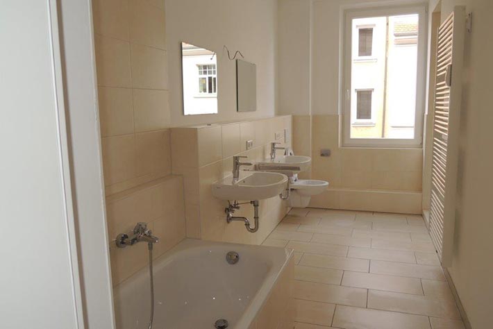 Komplettinnen- und Hofsanierung mit Anbau Balkone