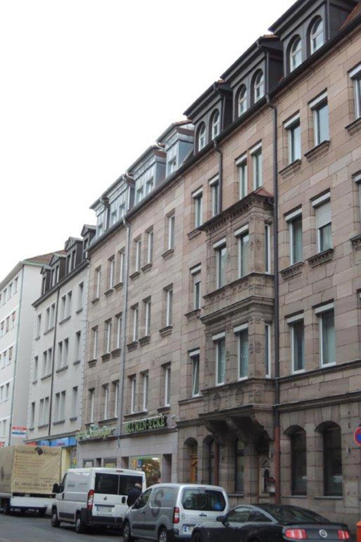 Komplettinnen- und Hofsanierung mit Anbau Balkone