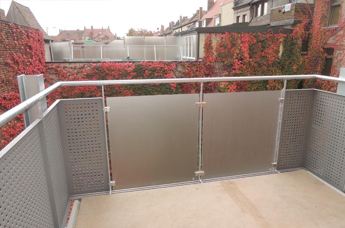 Komplettinnen- und Hofsanierung mit Anbau Balkone